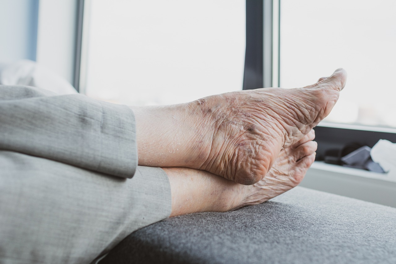 Comment prendre soin de ses pieds et soulager les problèmes courants chez les séniors