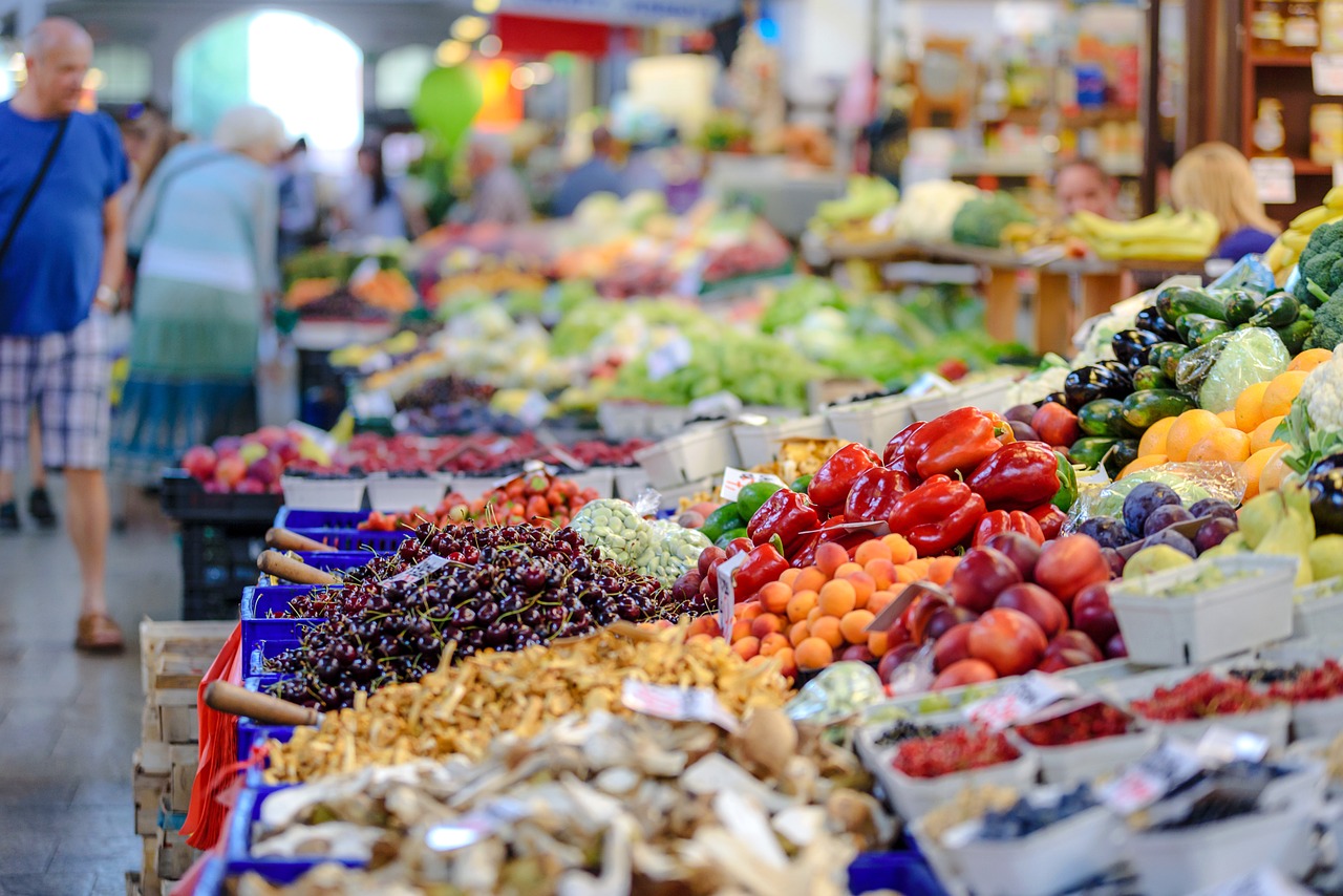 Les meilleures astuces pour goûter la cuisine locale sans se ruiner