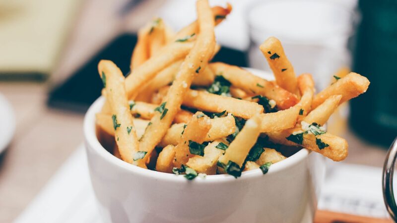 La technique de la friture : Conseils pour des aliments croustillants et dorés