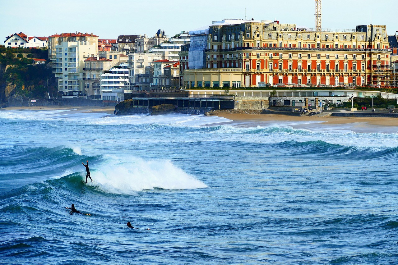 Biarritz, le paradis des surfeurs : profitez des vagues et de la culture basque