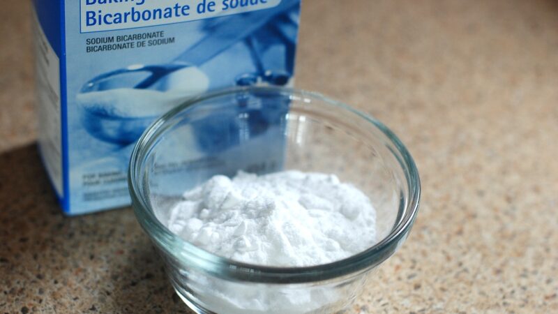 Le bicarbonate de soude : un détachant puissant pour les tissus délicats