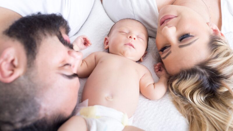 5 astuces pour que votre couple survive à l’arrivée d’un bébé