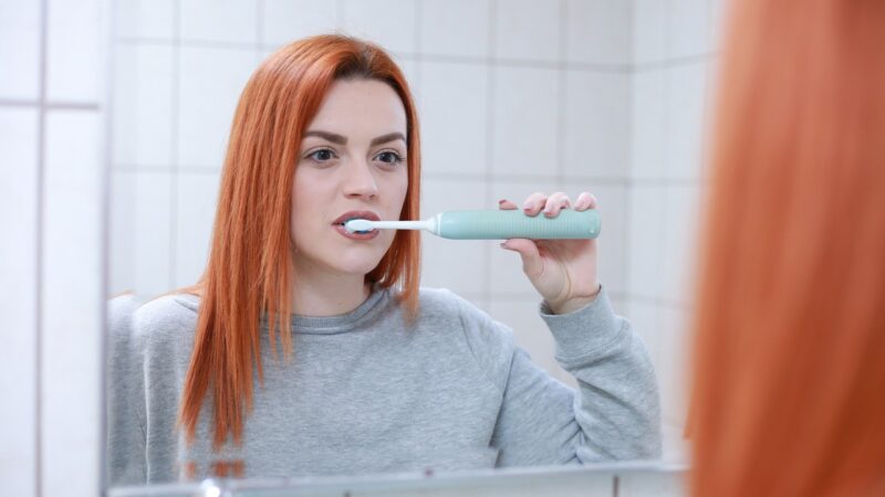 Souriez sans crainte : Les secrets pour des dents blanches et une haleine fraîche