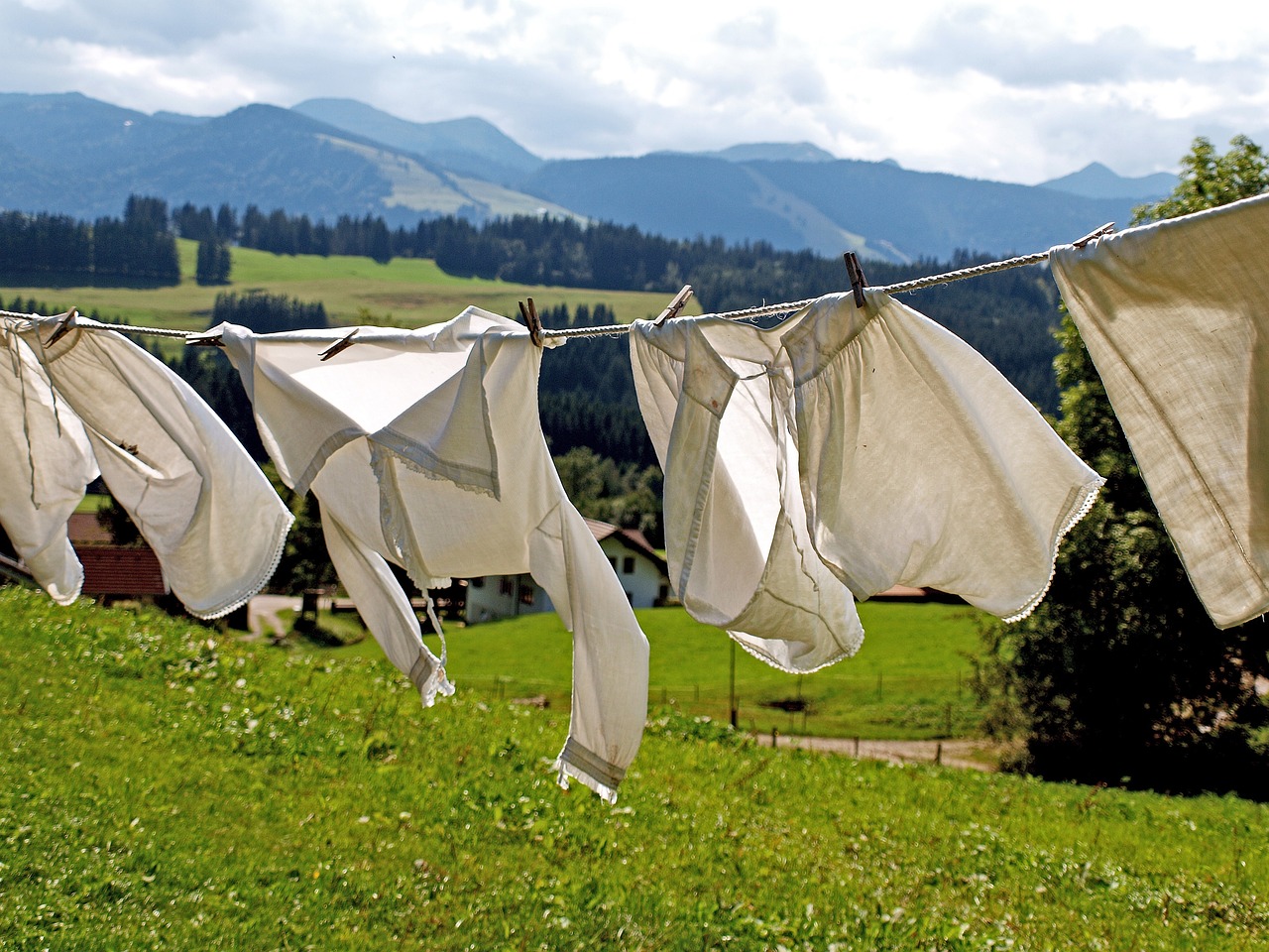 Guide complet du lavage des vêtements délicats : astuces et précautions