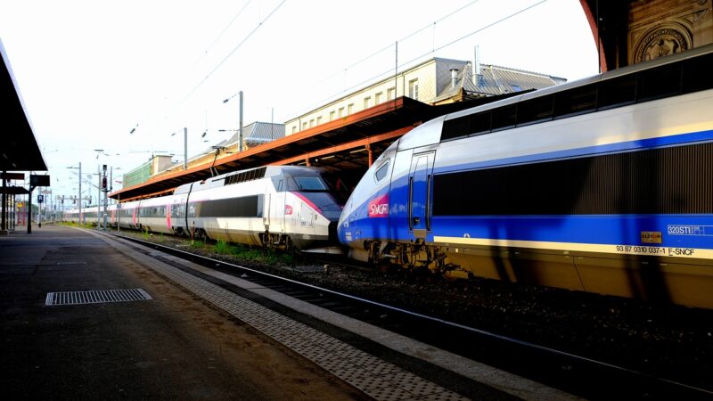 Le plaisir du voyage en train à grande vitesse : explorer rapidement de vastes territoires