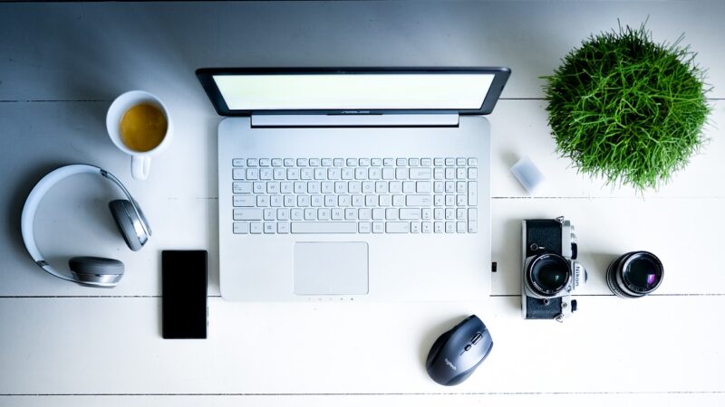 Des astuces pour créer un coin de travail inspirant avec une décoration de bureau