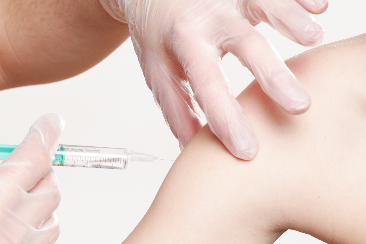 Vaccination en Temps de Pandémie : Défis et Réponses