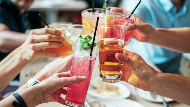 L’Alcool et les Relations : Impact et Gestion