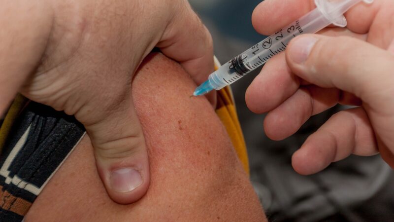 La Vaccination chez les Personnes Âgées : Importance et Conseils