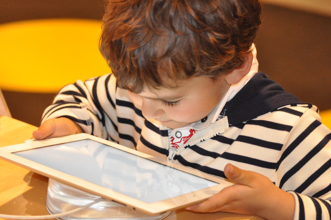 Les tablettes pour les enfants : comment choisir le modèle adapté