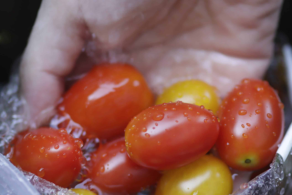 Personne ne le fait, pourtant cette méthode élimine 90 % des pesticides sur vos fruits et légumes
