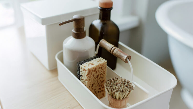 Démangeaisons et tiraillements après la douche ? Ce duo de cuisine ultra simple remplace la crème apaisante en un clin d’œil !