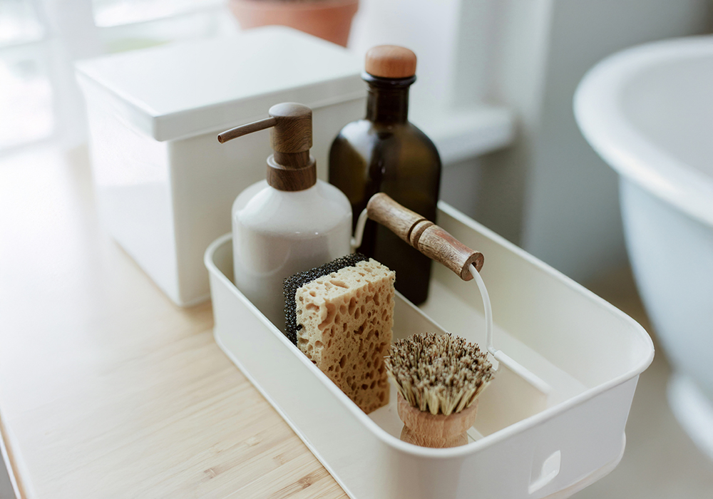 Démangeaisons et tiraillements après la douche ? Ce duo de cuisine ultra simple remplace la crème apaisante en un clin d’œil !