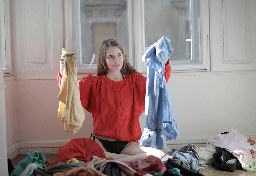 Faut-il vraiment séparer le blanc et les couleurs ? Les erreurs qui abîment votre linge sans que vous le sachiez