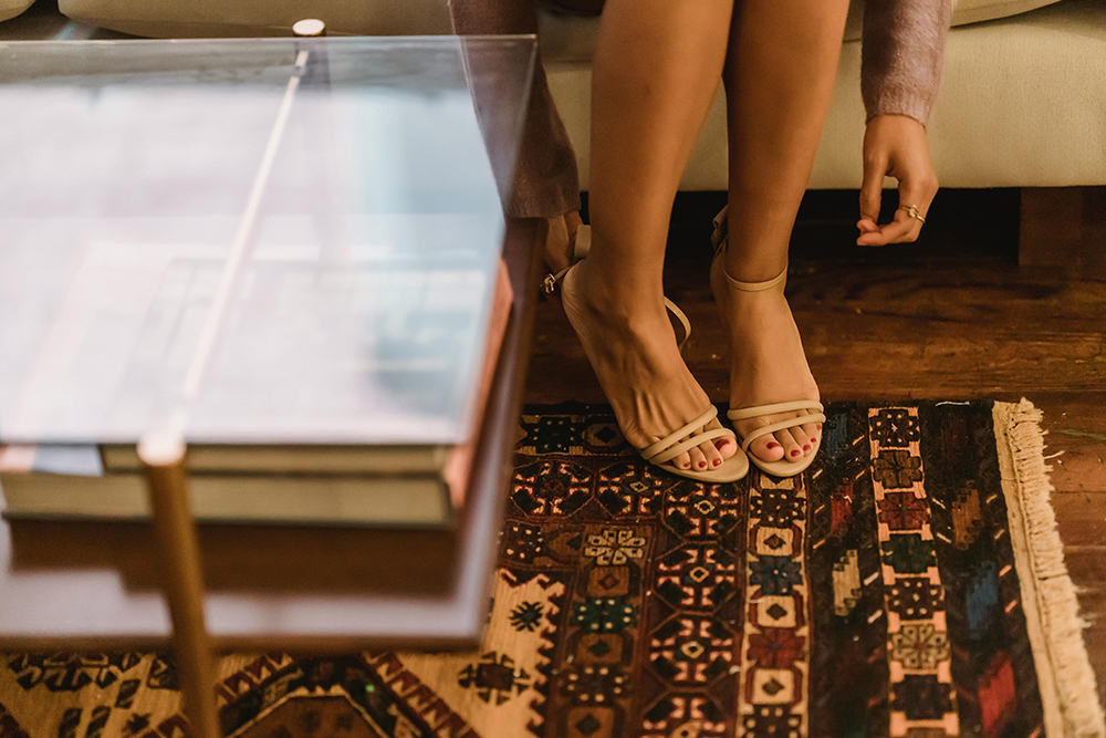 Talons secs et pieds abîmés ? Ce soin maison rapide et facile à base de 2 ingrédients vous sauvera les pieds