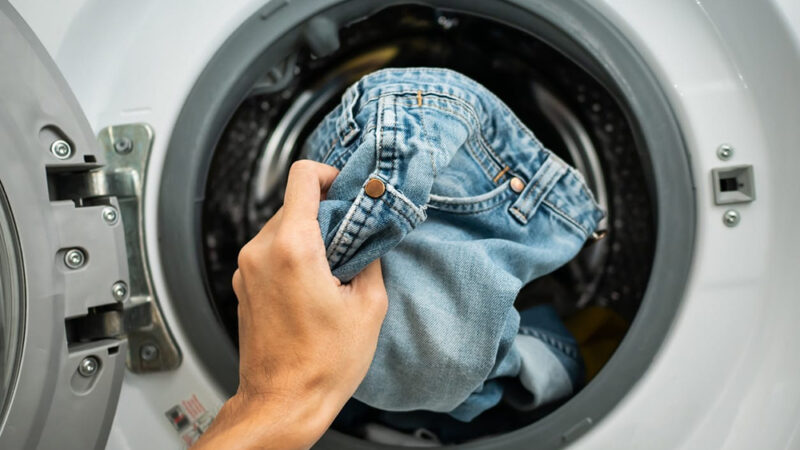 Arrêtez de laver vos jeans comme ça : le PDG de Levi’s révèle le secret pour les faire durer longtemps