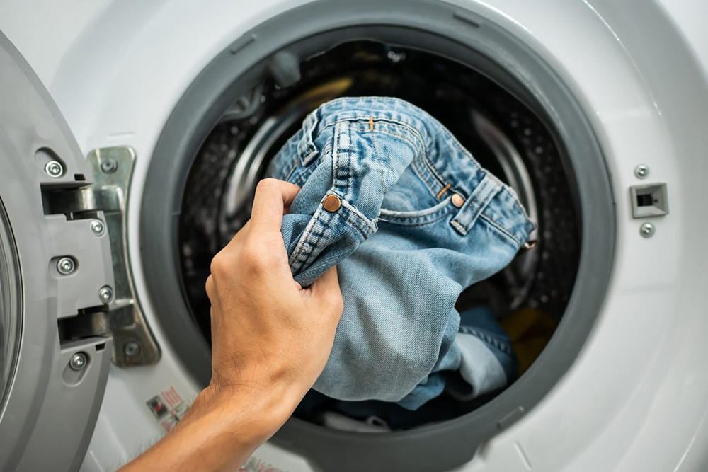 Arrêtez de laver vos jeans comme ça : le PDG de Levi’s révèle le secret pour les faire durer longtemps