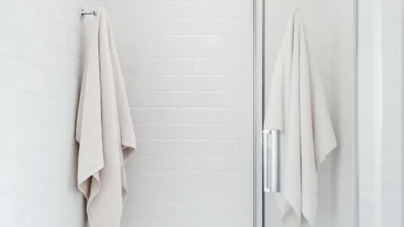 Stop à la moisissure après la douche : la solution simple et efficace